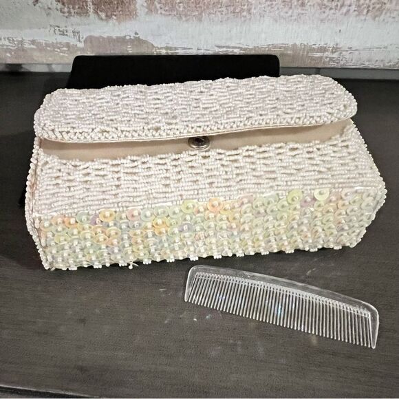 Vintage Beaded Pillbox Handbag ￼ - Picture 7 of 16